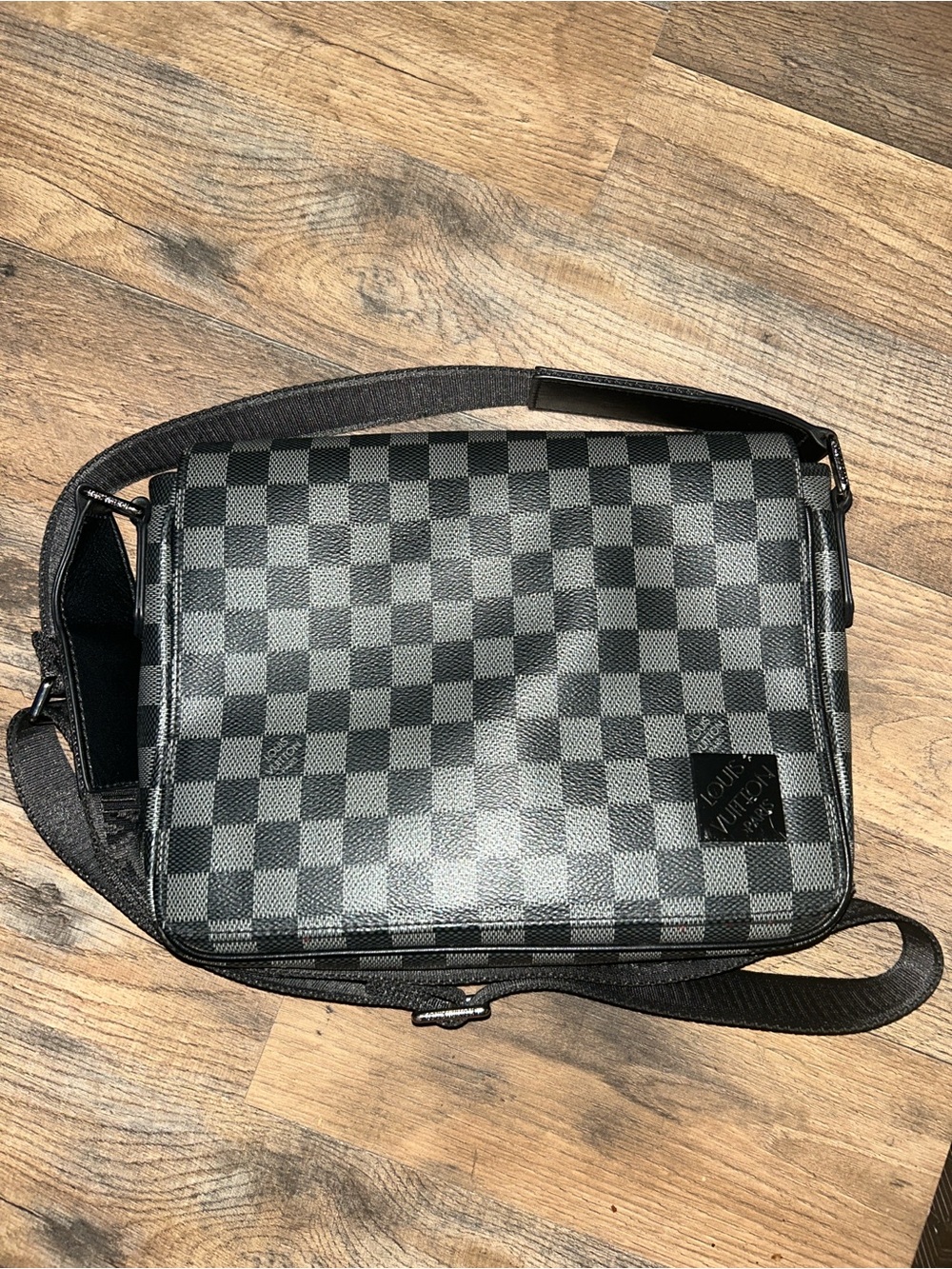 Louis Vuitton Damier Graphite Crossbody Messenger - Black/Grey